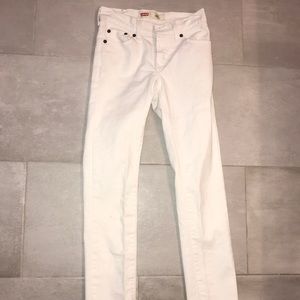 Boys white Levi’s skinny jeans